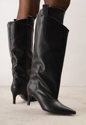 Schwarze Stiefel mit dünnem Absatz