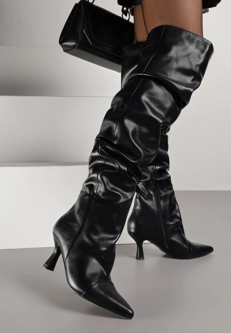 Schwarze Stiefel mit dünnem Absatz
