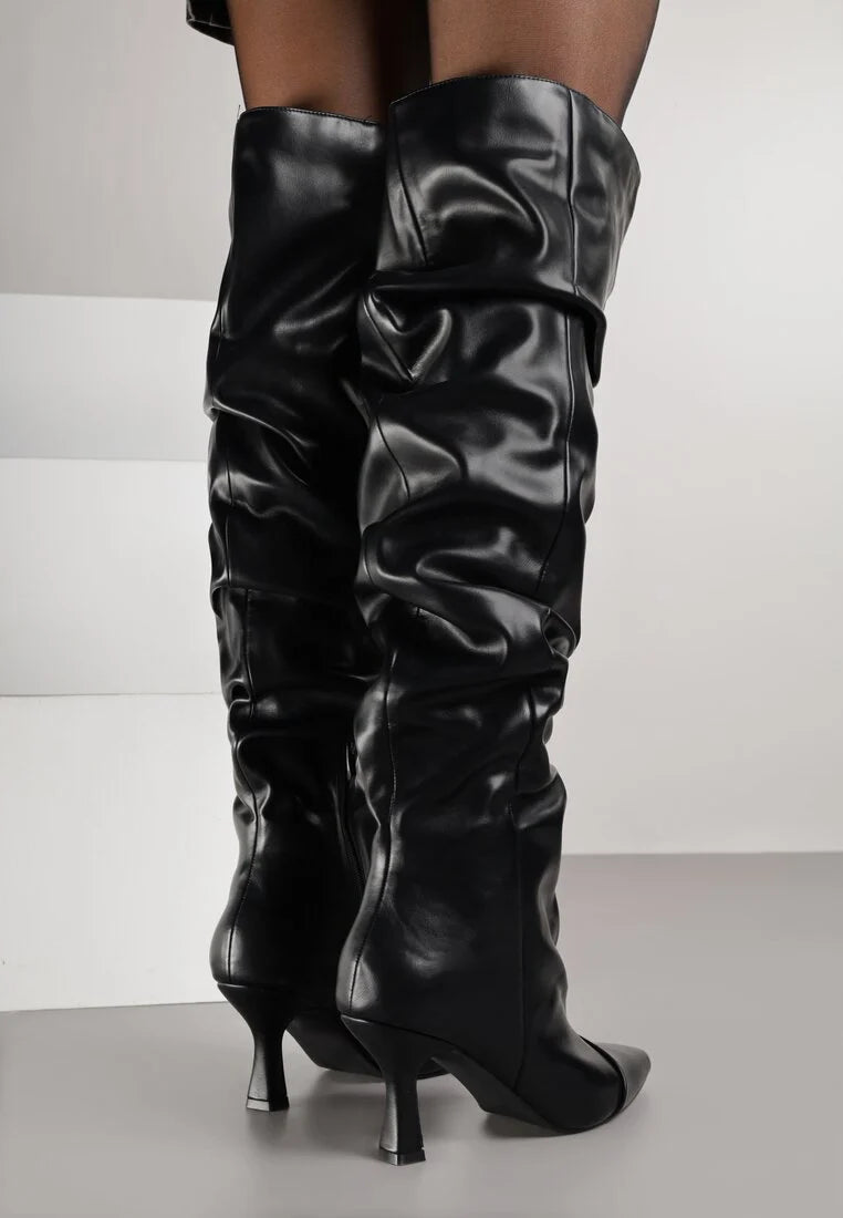 Schwarze Stiefel mit dünnem Absatz