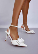 Weiße Stilettos