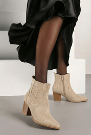 Beige Stiefeletten mit Blockabsatz