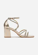 Goldene Blockabsatz-Sandalen
