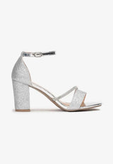 Silberne Sandalen mit Blockabsatz