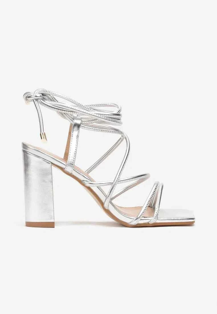 Silver sandale na tanku petu