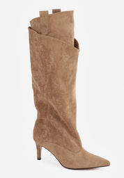 Khakifarbene hohe Stiefel mit dünnem Absatz