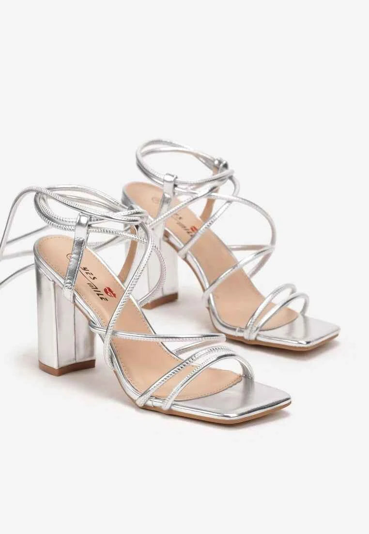 Silver sandale na tanku petu