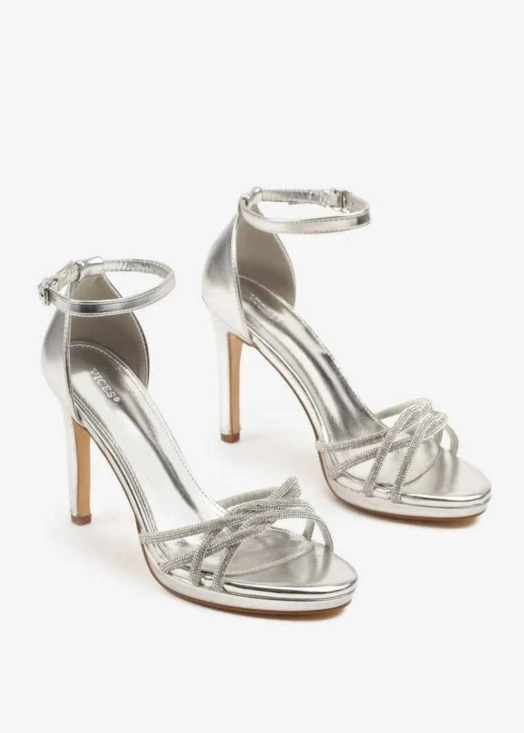Silver sandale na tanku petu