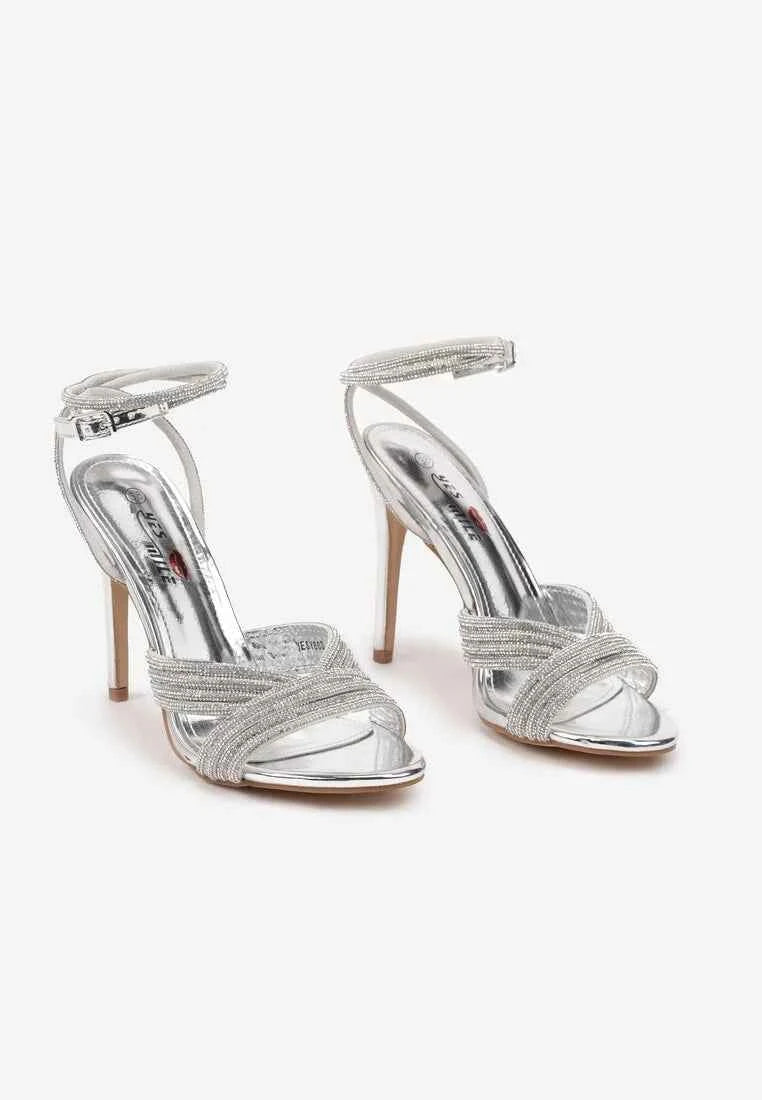 Silver sandale na tanku petu