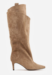 Khakifarbene hohe Stiefel mit dünnem Absatz