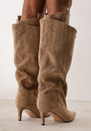 Khakifarbene hohe Stiefel mit dünnem Absatz