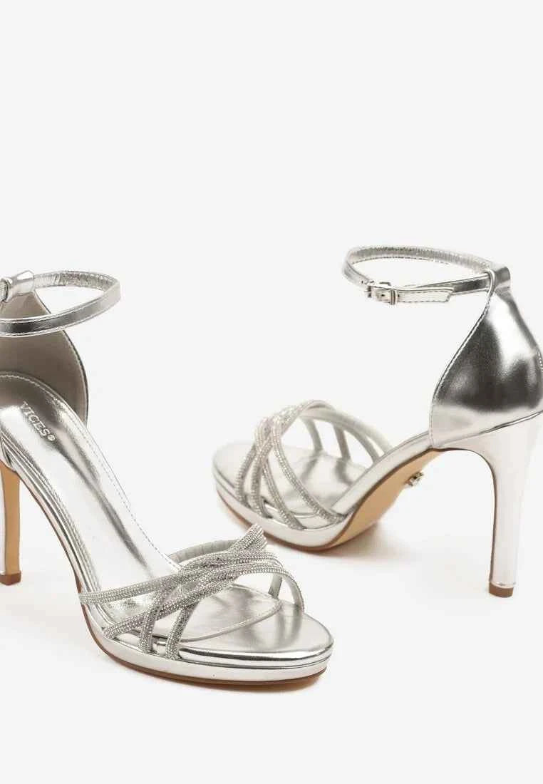 Silver sandale na tanku petu