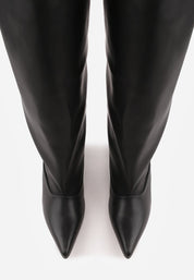 Schwarze Stiefel mit dünnem Absatz