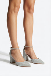 Silberne Pumps mit Blockabsatz