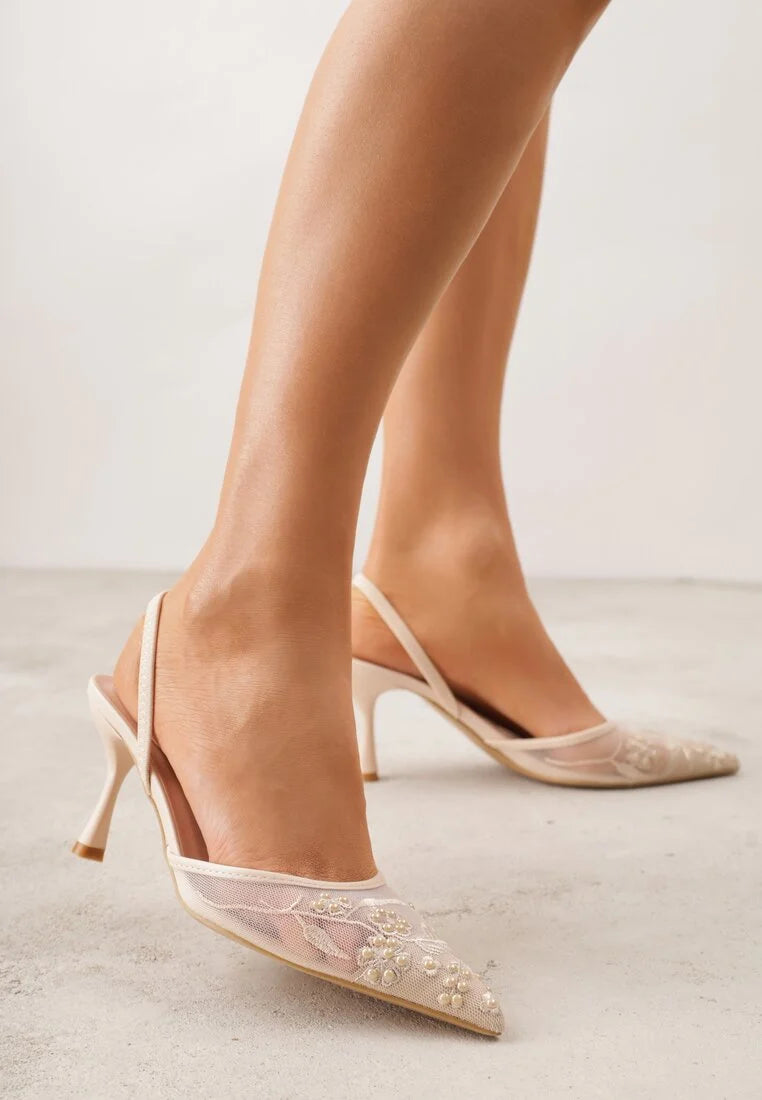 Beige High Heels mit dünnem Absatz