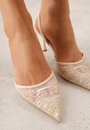 Beige High Heels mit dünnem Absatz