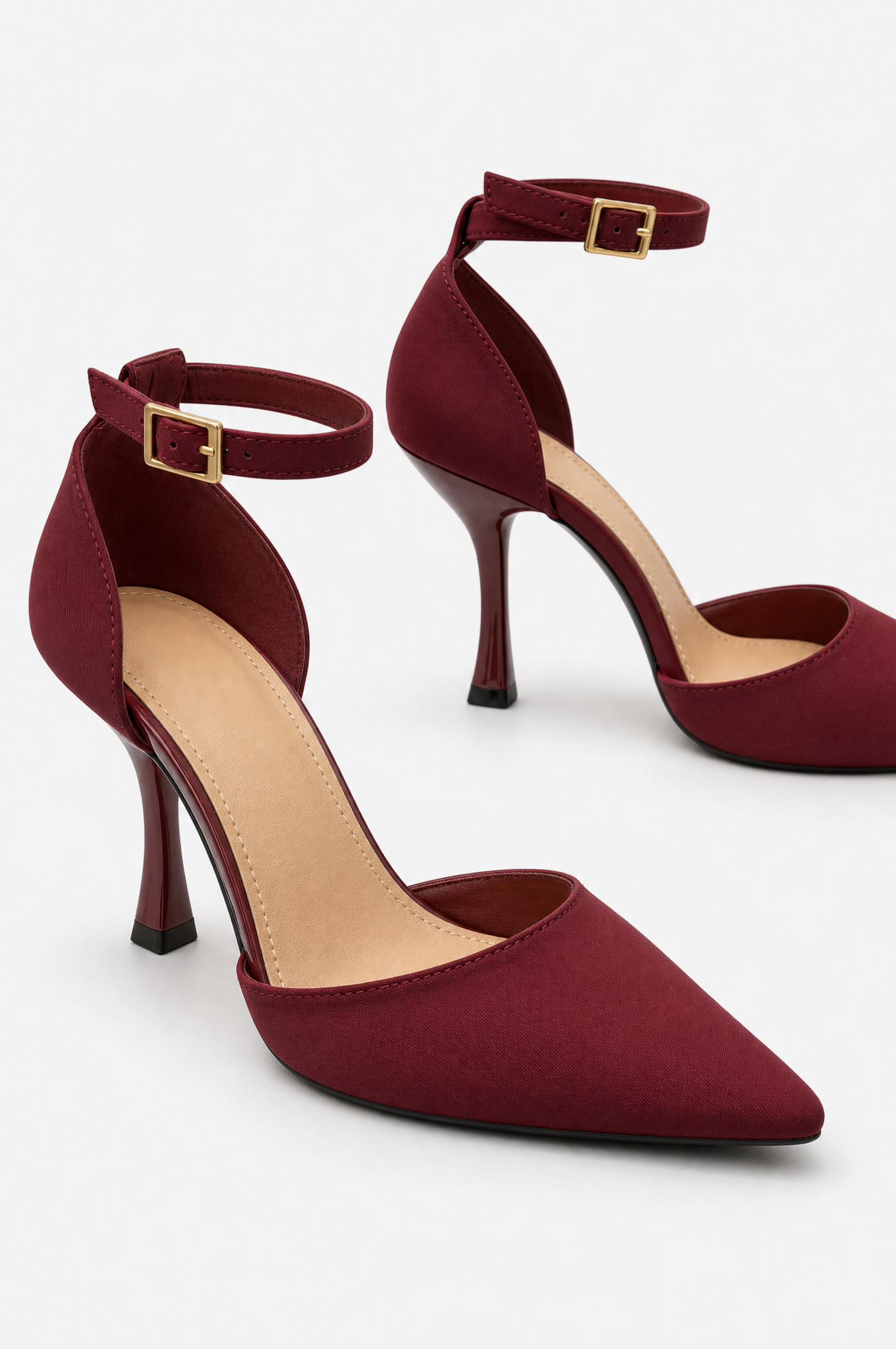 Bordeauxrote Stilettos mit dünnem Absatz