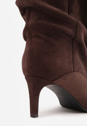Braune hohe Stiefel mit dünnem Absatz