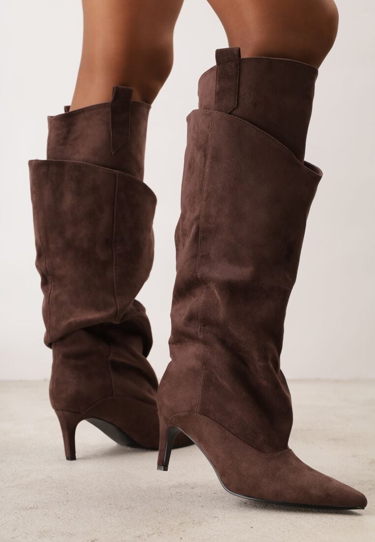 Braune hohe Stiefel mit dünnem Absatz