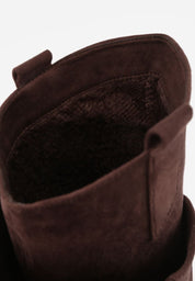 Braune hohe Stiefel mit dünnem Absatz