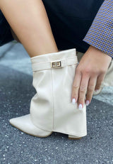 Beige Stiefeletten mit Blockabsatz