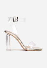 Goldene transparente Sandalen mit Blockabsatz