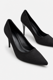 Schwarze Pumps mit Stilettoabsatz