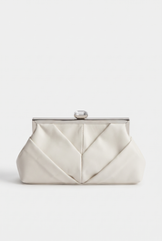 Weiße Abendtasche