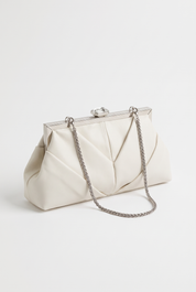Weiße Abendtasche