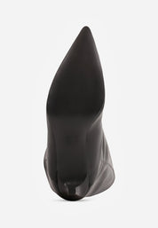 Schwarze Stiefel mit dünnem Absatz