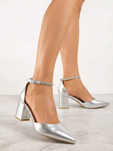 Silberne Pumps mit Blockabsatz