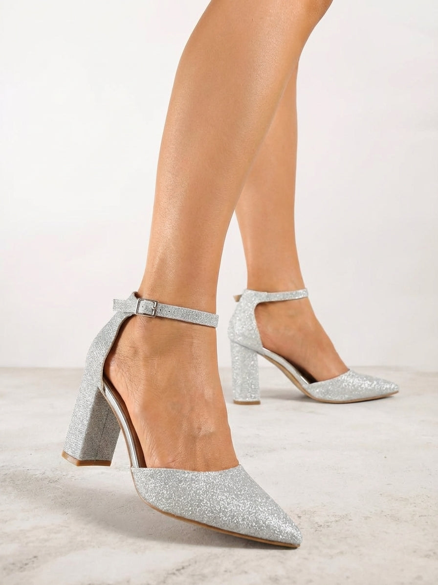 Silberne Pumps mit Blockabsatz