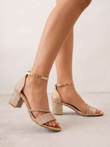 Champagnerfarbene Sandalen mit Blockabsatz