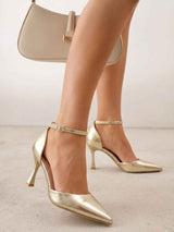 Goldene High Heels mit Stilettoabsatz