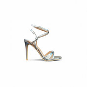 Silberne Sandalen mit dünnem Absatz