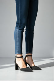 Schwarze Pumps aus Veloursleder mit Blockabsatz