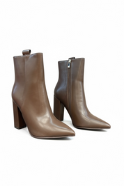 Braune Stiefeletten mit Blockabsatz