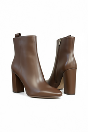 Braune Stiefeletten mit Blockabsatz