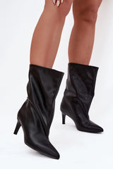 Schwarze Stiefel mit dünnem Absatz