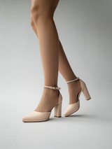 Nude Pumps mit Blockabsatz
