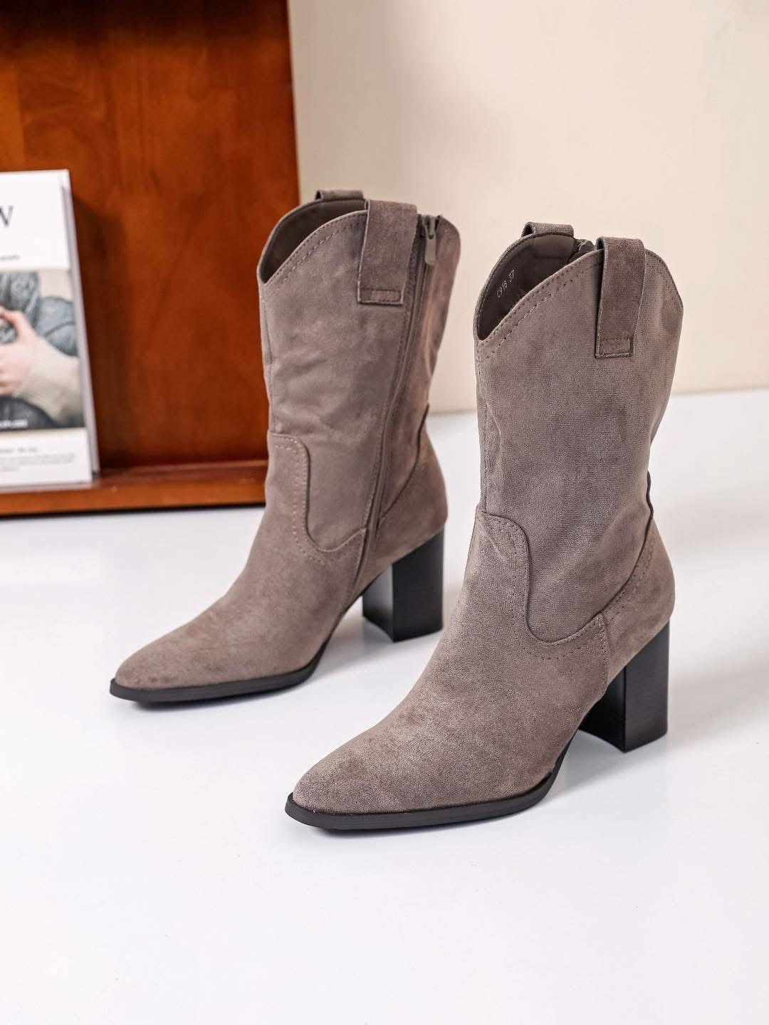 Khakifarbene Cowboystiefel mit Blockabsatz