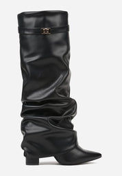 Schwarze Stiefel mit Raffungen und Blockabsatz