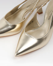 Goldene High Heels mit Stilettoabsatz