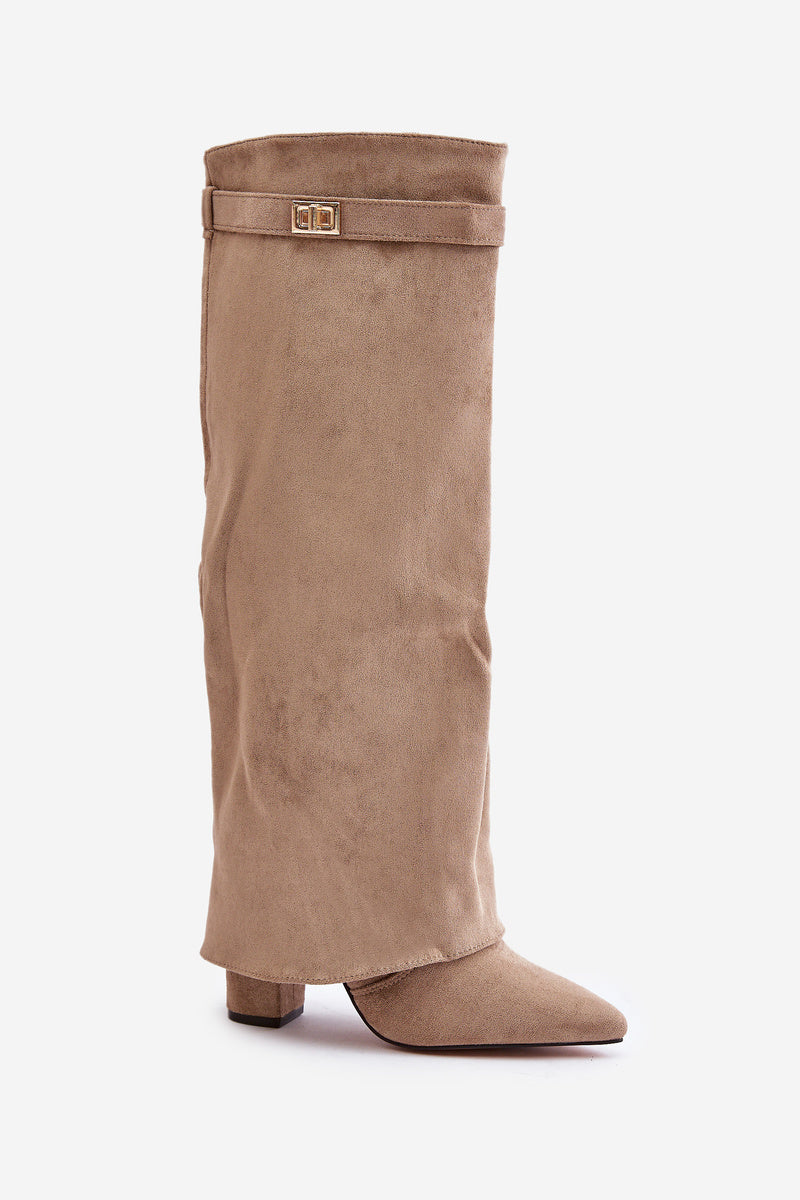Khakifarbene Wildlederstiefel mit Blockabsatz