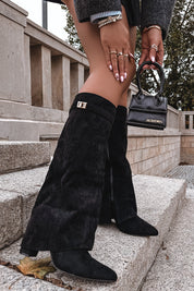 Schwarze Wildlederstiefel mit Blockabsatz