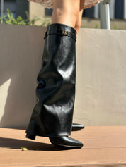 Schwarze hohe Stiefel mit Blockabsatz