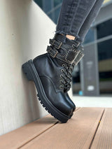 Schwarze flache Stiefeletten mit Zirkonia