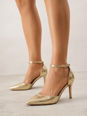 Goldene High Heels mit Stilettoabsatz