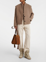 Beigefarbene Leder-Sneaker mit Klettverschluss