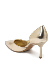 Goldene Pumps mit dünnem Absatz