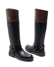 Schwarze hohe Reitstiefel